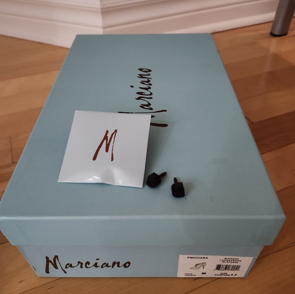 Marciano sandals - Picture 9 of 12